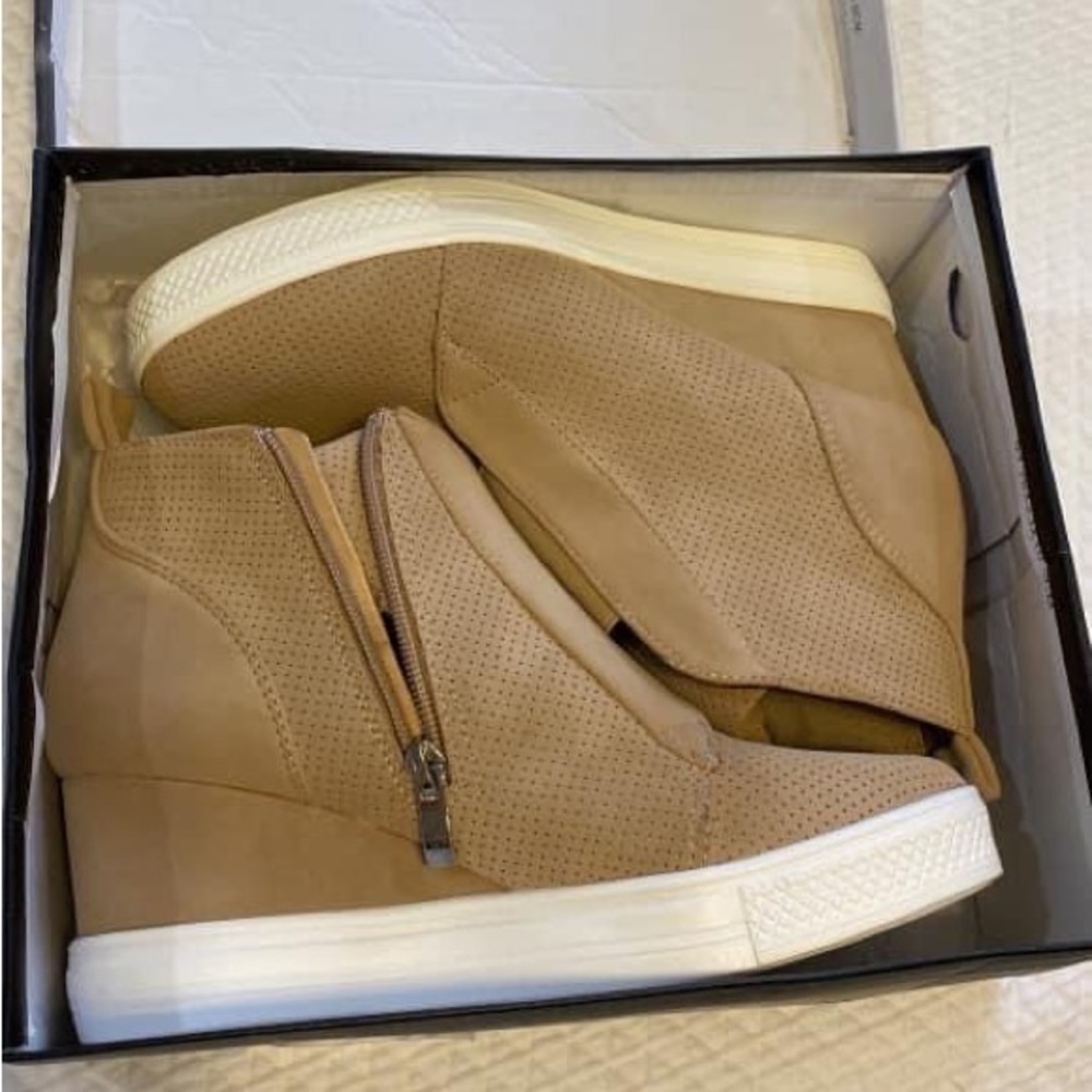 ❤️ SOLD ❤️ Side zip platform sneakers